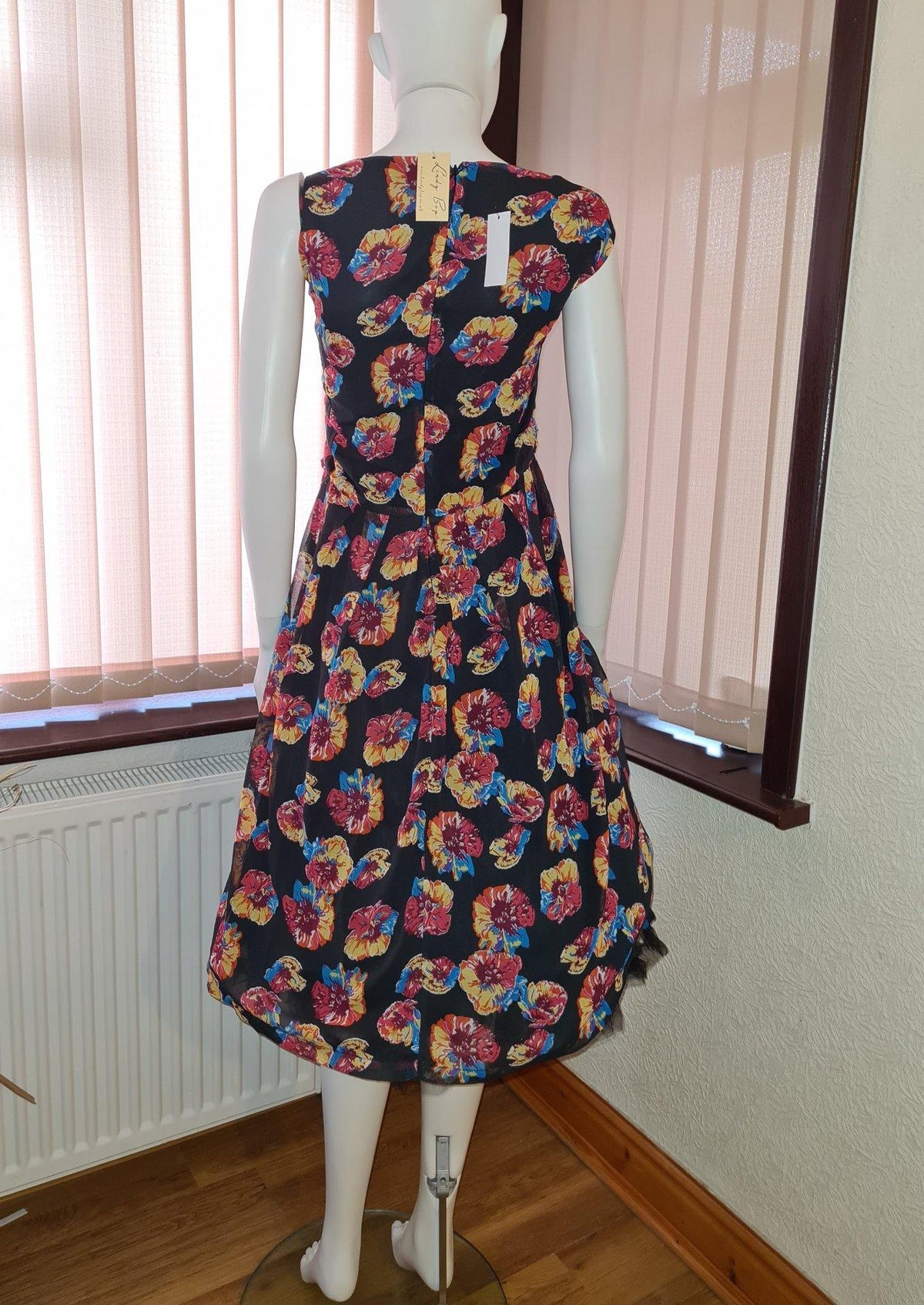 Lindy Bop Thea Black Flower Vintage Tea Dress - HerSecretCloset.co.uk