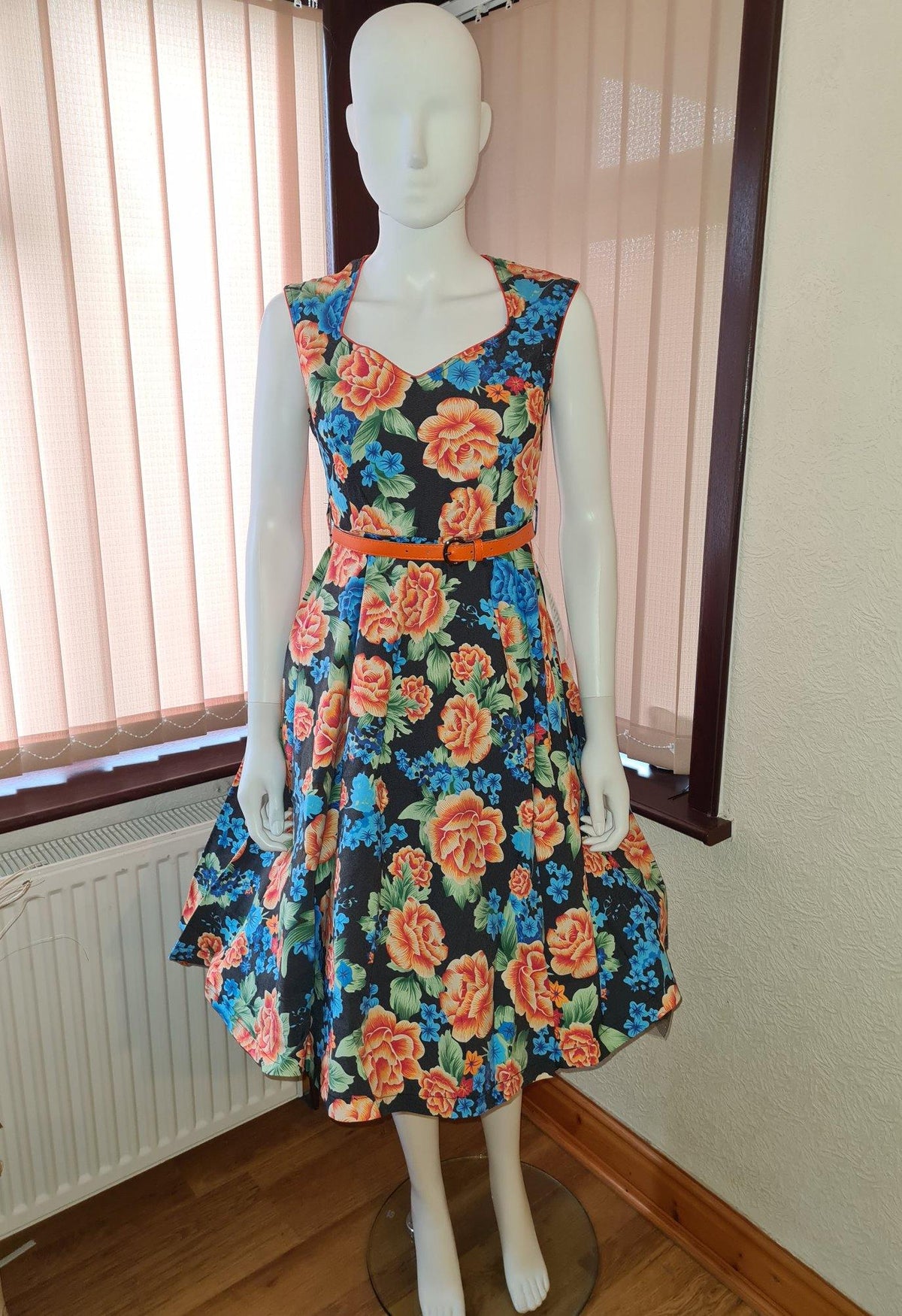 Lindy Bop Yulia Vintage 1950s Classy Black Floral Dress - HerSecretCloset.co.uk