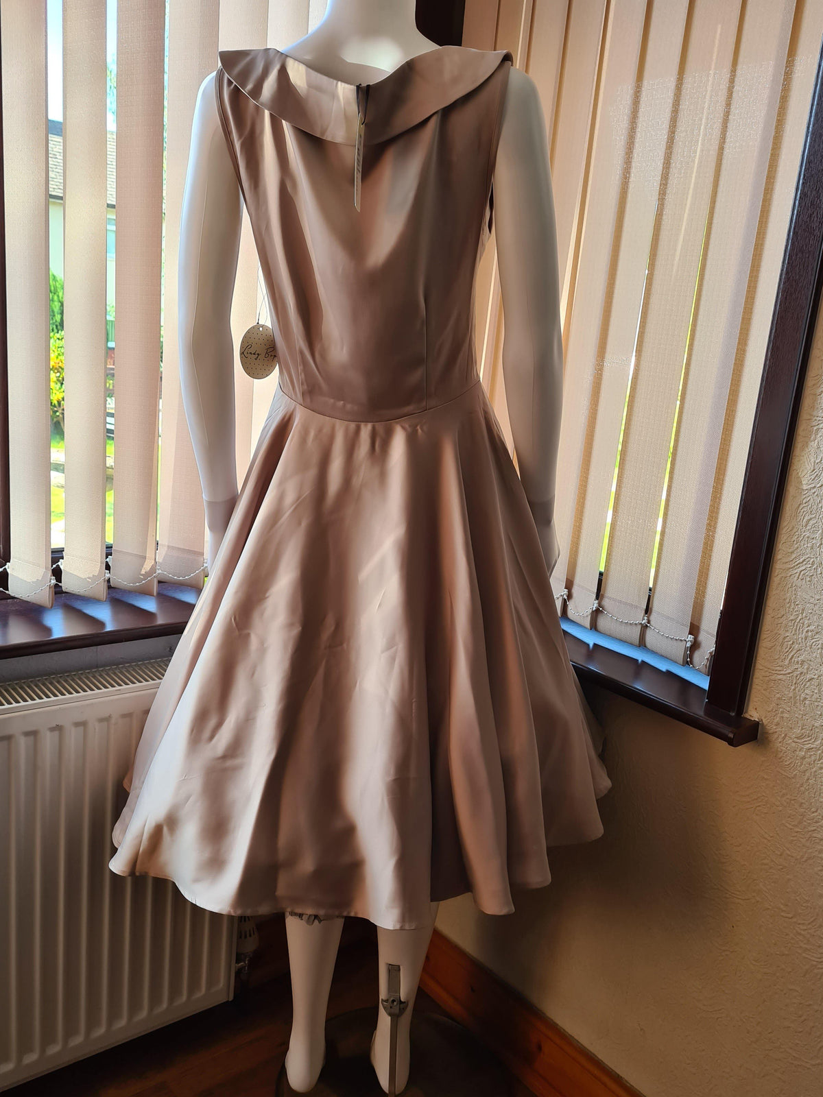 Lindy Bop Octavia Gold Elegant Dress - HerSecretCloset.co.uk